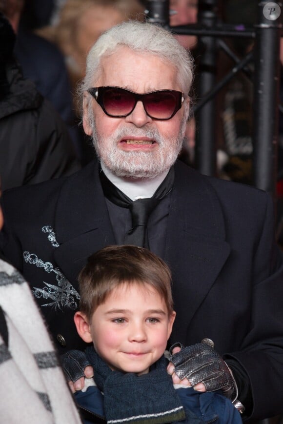 Karl Lagerfeld lors de l'illumination des Champs-Elysées à l'ocassion des Fêtes de Noël. Paris, le 22 novembre 2018.
