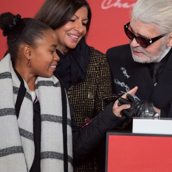 Karl Lagerfeld lors de l'illumination des Champs-Elysées à l'ocassion des Fêtes de Noël. Paris, le 22 novembre 2018.