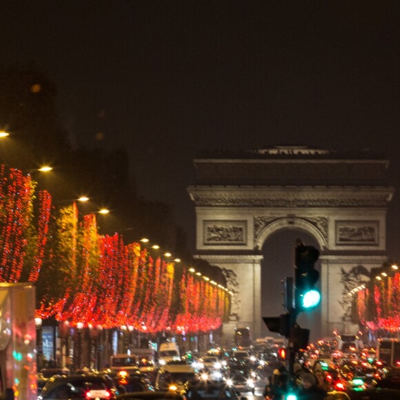 Karl Lagerfeld lors de l'illumination des Champs-Elysées à l'ocassion des Fêtes de Noël. Paris, le 22 novembre 2018.