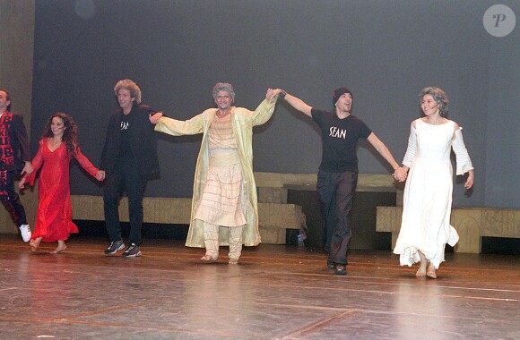Elie Chouraqui, Daniel Lévi, Pascal Obispo, Anne Warin à la générale du spectacle les Dix Commandements au Palais des Sports à Paris en 2000