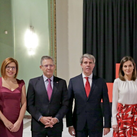 La reine Letizia d'Espagne assiste au 100e anniversaire de l'école des soins infirmiers à l'hôpital central de la Croix-Rouge de San José à Madrid le 10 novembre 2018.