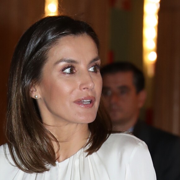 La reine Letizia d'Espagne assiste au 100e anniversaire de l'école des soins infirmiers à l'hôpital central de la Croix-Rouge de San José à Madrid le 10 novembre 2018.