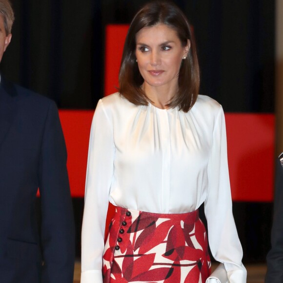 La reine Letizia d'Espagne assiste au 100e anniversaire de l'école des soins infirmiers à l'hôpital central de la Croix-Rouge de San José à Madrid le 10 novembre 2018.