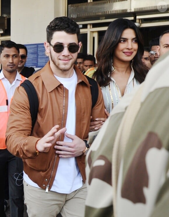 Nick Jonas et sa fiancé Priyanka Chopra, accompagnés par son frère Joe Jonas et sa fiancé Sophie Turner arrivent à l'aéroport de Jodhpur en Inde, le 28 novembre 2018.