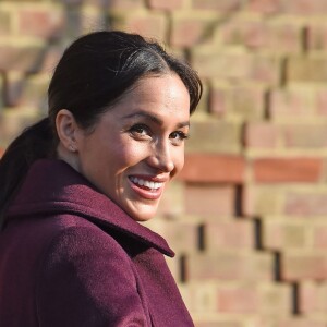 Meghan Markle, duchesse de Sussex (enceinte) à la sortie du centre culturel Al Manaar après avoir rendu visite aux femmes de la communauté Hubb à Londres, le 21 novembre 2018.