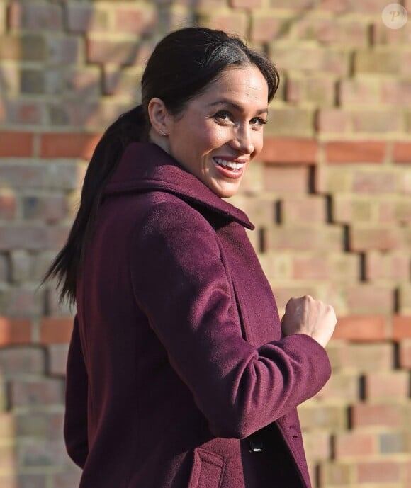 Meghan Markle, duchesse de Sussex (enceinte) à la sortie du centre culturel Al Manaar après avoir rendu visite aux femmes de la communauté Hubb à Londres, le 21 novembre 2018.