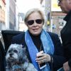 Exclusif - Sylvie Vartan arrive en compagnie de son chien Muffin, au théâtre Royal de Mons en Belgique pour donner un concert en hommage à Johnny Hallyday. Belgique, Mons, 18 novembre 2018.