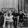 En France, à Paris, sur le plateau de l'émission "Palmarès des chansons", de gauche à droite, Johnny Hallyday, Régine, Sylvie Vartan, Richard Anthony et Régine Crespin. Le 31 mars 1967