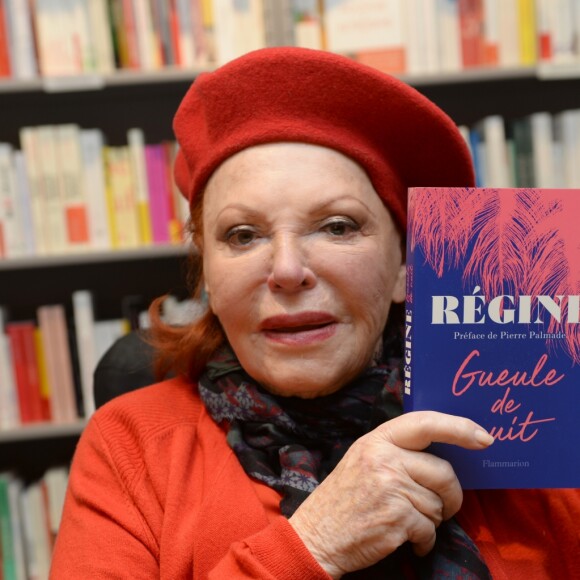 Exclusif - Régine dédicace son livre "Gueule de Nuit" à la librairie Albin Michel à Paris, le 21 novembre 2018. © Ramsamy Veeren/Bestimage