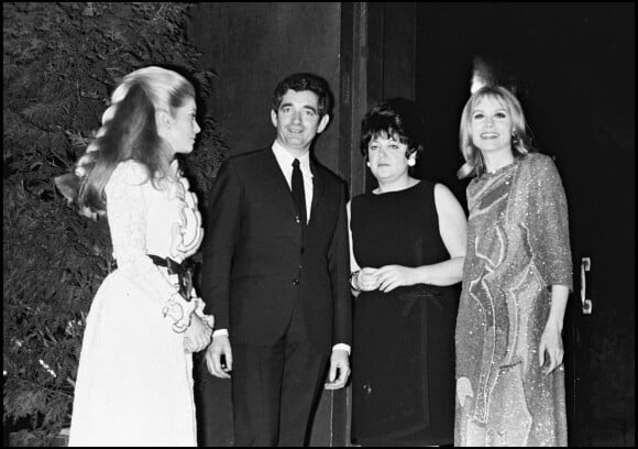Catherine Deneuve, Jacques Demy, la chanteuse Régine et Françoise Dorleac au New Jimmy's en 1967.