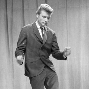En France, à Paris, sur le plateau d'une émission, Johnny HALLYDAY. Le 19 avril 1962