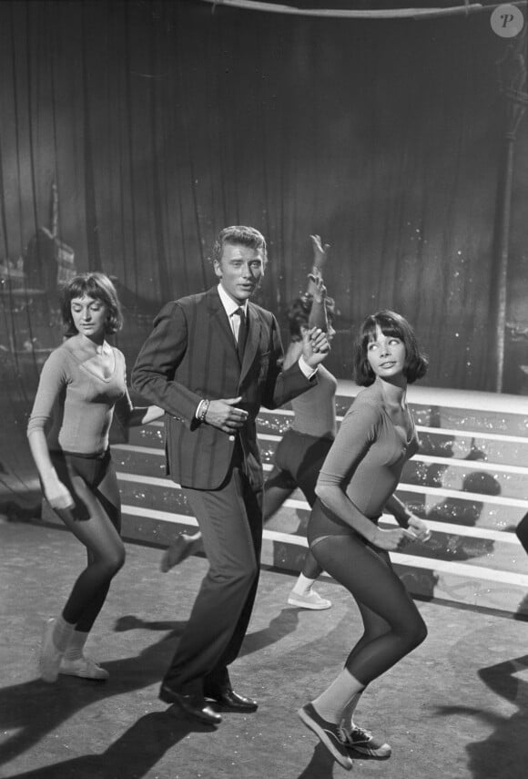 En France, à Paris, Johnny Hallyday sur le plateau d'une émission de télévision. Le 20 septembre 1962
