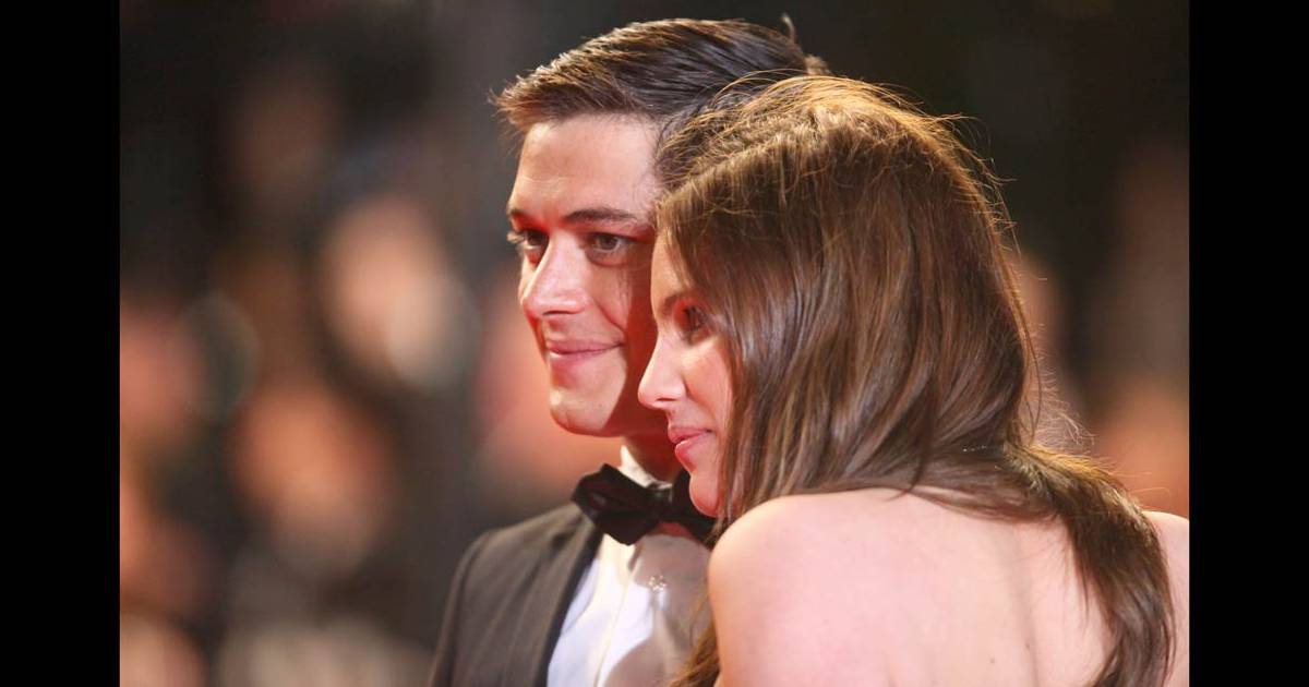 Aurélien Wiik et son amie arrivent pour la projection d'Antichrist au palais des festivals de ...