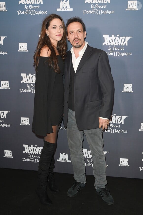 Alexandre Astier et sa compagne Luna Karys - Avant-première du film "Astérix : Le Secret de la potion magique" au cinéma UGC Normandie à Paris, le 2 décembre 2018. © Coadic Guirec/Bestimage