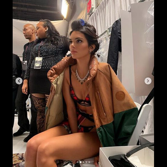 Kendall Jenner dans les coulisses du défilé Victoria's Secret. New York, le 8 novembre 2018.