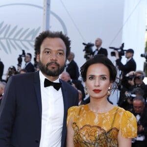 Fabrice Éboué et sa compagne Amelle Chahbi (habillée en Maison Paule Ka) - Montée des marches du film "Okja" lors du 70ème Festival International du Film de Cannes. Le 19 mai 2017. © Borde-Jacovides-Moreau/Bestimage