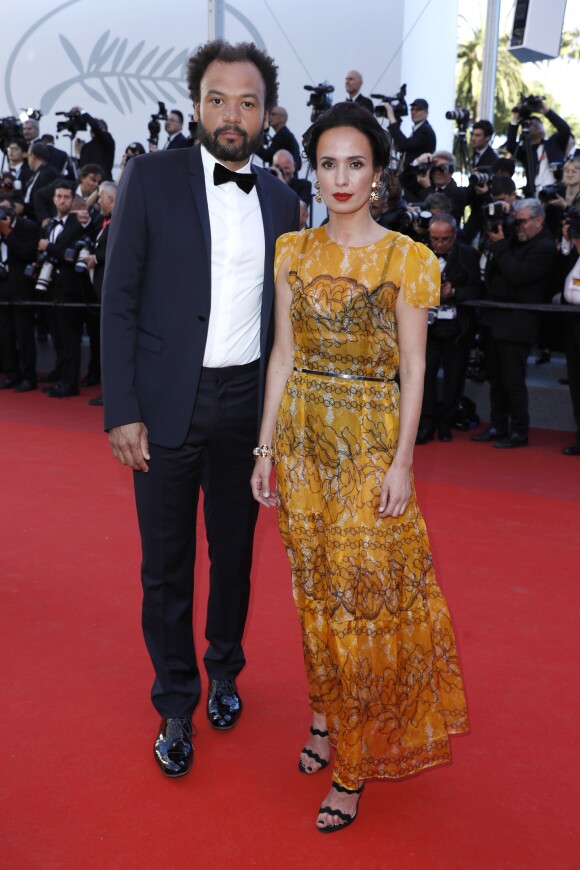 Fabrice Éboué et sa compagne Amelle Chahbi (habillée en Maison Paule Ka) - Montée des marches du film "Okja" lors du 70ème Festival International du Film de Cannes. Le 19 mai 2017. © Borde-Jacovides-Moreau/Bestimage