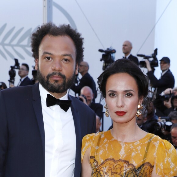 Fabrice Éboué et sa compagne Amelle Chahbi (habillée en Maison Paule Ka) - Montée des marches du film "Okja" lors du 70ème Festival International du Film de Cannes. Le 19 mai 2017. © Borde-Jacovides-Moreau/Bestimage