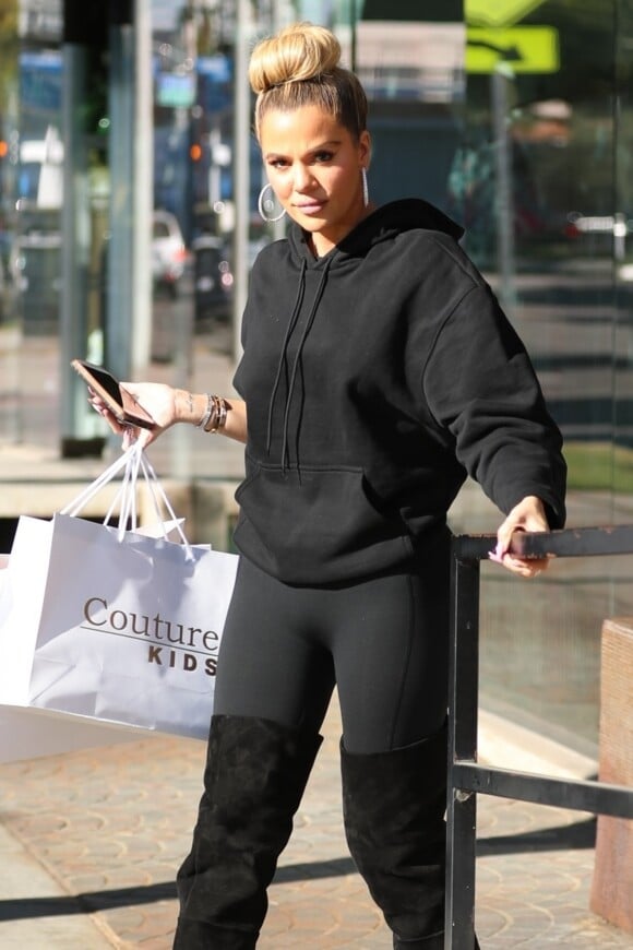 Khloe Kardashian fait du shopping chez Couture Kids sur Robertson à West Hollywood, le 14 novembre 2018
