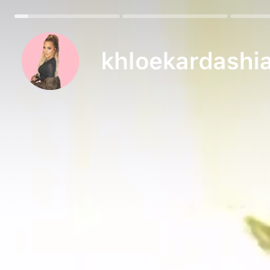 Khloé Kardashian dévoile sa nouvelle couleur, un blond platine, sur Instagram le 3 décembre 2018.