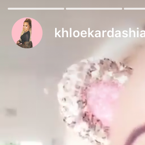 Khloé Kardashian dévoile sa nouvelle couleur, un blond platine, sur Instagram le 3 décembre 2018.