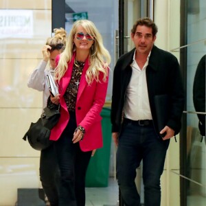 Laeticia Hallyday sort d'un rendez-vous avec Sébastien Farran à Paris le 16 octobre 2018.