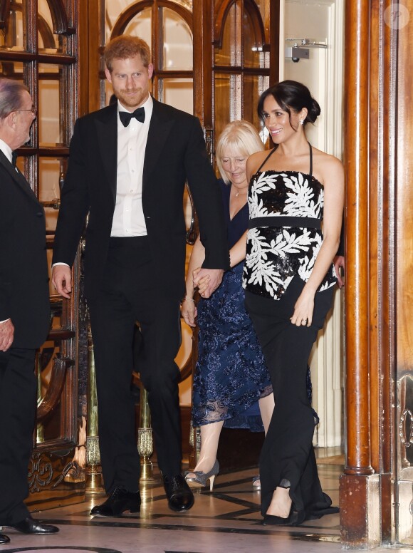 Le prince Harry, duc de Sussex, et Meghan Markle (enceinte), duchesse de Sussex, quittant la soirée Royal Variety Performance à Londres le 19 novembre 2018.