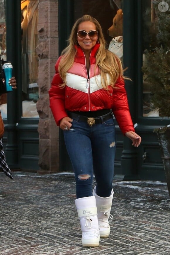 Exclusif - Mariah Carey fait du shopping avec une amie à Aspen, le 25 décembre 2017.