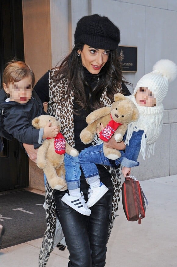 <span>Amal Clooney est de sortie avec ses deux enfants Ella et Alexander à New York le 6 décembre 2018. </span>