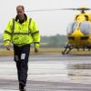 Le prince William, duc de Cambridge, lors de son premier jour en tant que pilote d'hélicoptère-ambulance au sein de l'organisme caritatif East Anglian Air Ambulance (EAAA) à l'aéroport de Cambridge, le 13 juillet 2015.