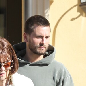 Exclusif - Scott Disick passe prendre la grand-mère du clan Kardashian pour un déjeuner à Los Angeles le 3 décembre 2018