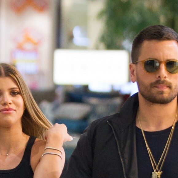 Scott Disick et sa compagne Sofia Richie rencontrent leurs fans dans la boutique Windsor Smith au centre commercial Chadstone à Melbourne en Australie, le 1er novembre 2018.
