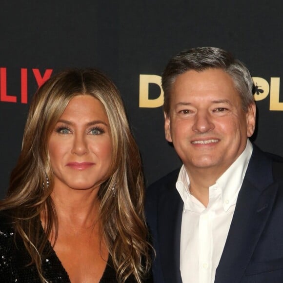 Jennifer Aniston et Ted Sarandos à l'avant-première du film "Dumplin" au TCL Chinese 6 Theater à Los Angeles, le 6 décembre 2018.