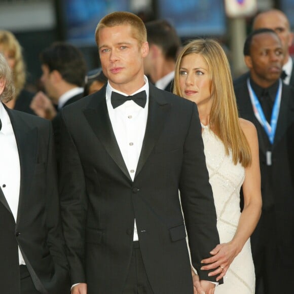 Brad Pitt et sa femme Jennifer Aniston lors du du 57ème Festival International du Film de Cannes, le 13 mai 2004. © Frédéric Piau/Bestimage