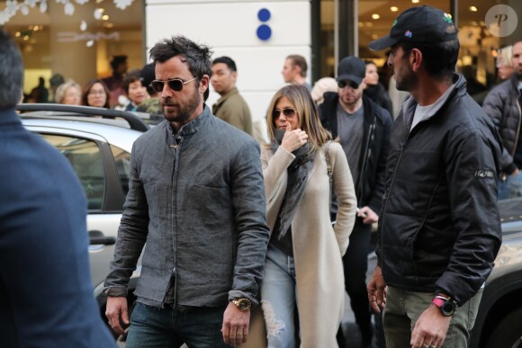 Jennifer Aniston et son mari Justin Theroux à Paris le 14 avril 2017.