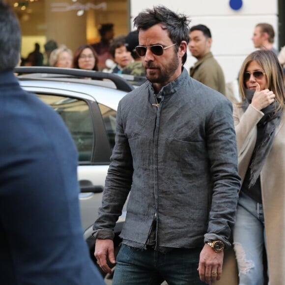 Jennifer Aniston et son mari Justin Theroux à Paris le 14 avril 2017.