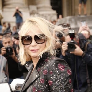 Emmanuelle Béart - Arrivée des people au défilé de mode Elie Saab collection prêt-à-porter Printemps/Eté 2018 lors de la fashion week à Paris, le 1er octobre 2017. © Christophe Aubert via Bestimage