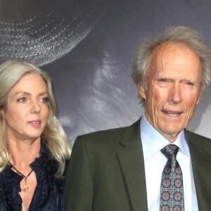 Clint Eastwood et sa compagne Christina Sandera à la première de The Mule au Regency Village Theatre à Westwood, le 10 décembre 2018