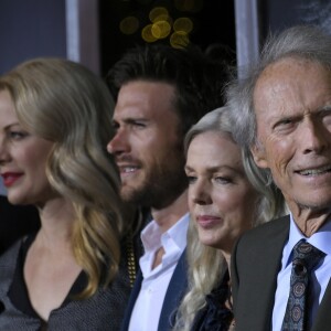 Clint Eastwood avec sa famille lors de la première du film "The mule" (La Mule) au Regency Village Theater à Westwood le 10 décembre 2018.