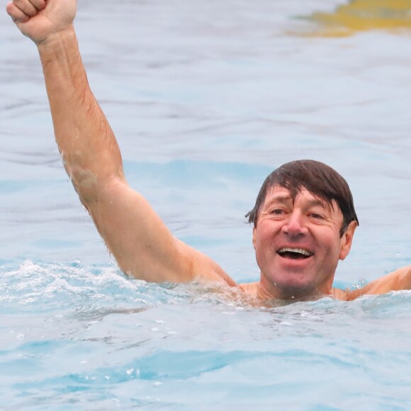 Christian Estrosi, le maire de Nice, a participé au 74ème traditionnel bain de Noel à Nice, le 16 décembre 2018. © Bruno Bebert/Bestimage