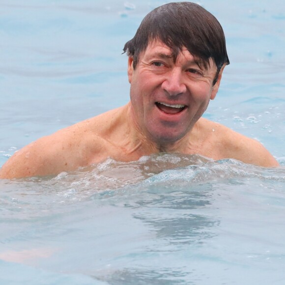 Christian Estrosi, le maire de Nice, a participé au 74ème traditionnel bain de Noel à Nice, le 16 décembre 2018. © Bruno Bebert/Bestimage