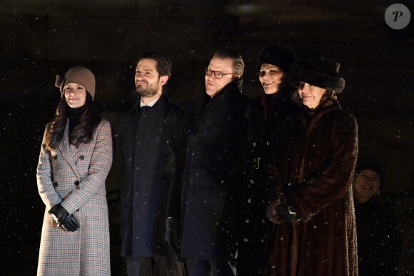 Le roi Carl XVI Gustaf de Suède, la reine Silvia, la princesse Victoria et le prince Daniel ainsi que le prince Carl Philip et la princesse Sofia étaient réunis le 16 décembre 2018 à Slottsbacken devant le palais royal à Stockholm pour l'inauguration du nouvel emplacement de la statue équestre de Karl XIV Johan, roi de Suède et de Norvège au XIXe siècle.