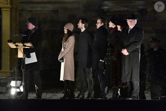 Le roi Carl XVI Gustaf de Suède, la reine Silvia, la princesse Victoria et le prince Daniel ainsi que le prince Carl Philip et la princesse Sofia étaient réunis le 16 décembre 2018 à Slottsbacken devant le palais royal à Stockholm pour l'inauguration du nouvel emplacement de la statue équestre de Karl XIV Johan, roi de Suède et de Norvège au XIXe siècle.