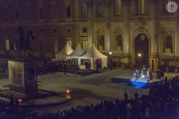 Le roi Carl XVI Gustaf de Suède, la reine Silvia, la princesse Victoria et le prince Daniel ainsi que le prince Carl Philip et la princesse Sofia étaient réunis le 16 décembre 2018 à Slottsbacken devant le palais royal à Stockholm pour l'inauguration du nouvel emplacement de la statue équestre de Karl XIV Johan, roi de Suède et de Norvège au XIXe siècle.