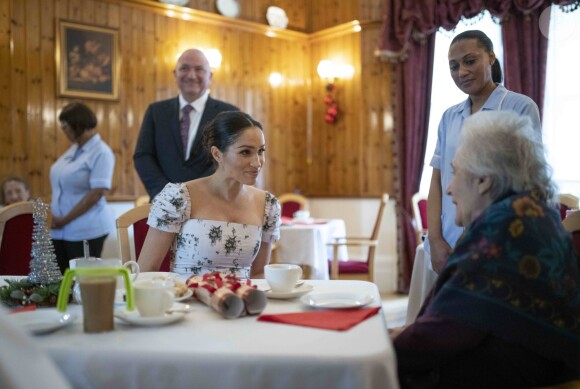 Meghan Markle, duchesse de Sussex, visite le foyer Royal Variety de "Brinsworth House", à Twickenham, Royaume Uni, le 18 décembre 2018.