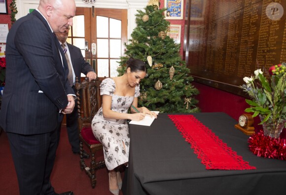 Meghan Markle, duchesse de Sussex, visite le foyer Royal Variety de "Brinsworth House", à Twickenham, Royaume Uni, le 18 décembre 2018.