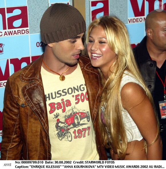 Anna Kournikova et Enrique Iglesias aux MTV Music Awards, à New York, en 2002
