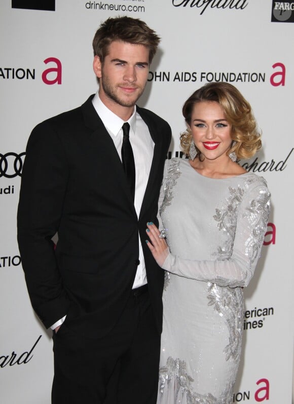 Liam Hemsworth et Miley Cyrus à la soirée d'Elton John organisée en marge des Oscars en février 2012