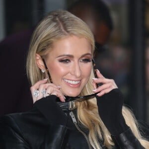 Paris Hilton arrive au bâtiment AOL à New York, le 19 décembre 2018.