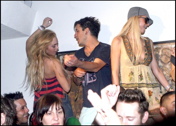 Lindsay Lohan et Paris Hilton en soirée à Coachella en Californie, en 2007.